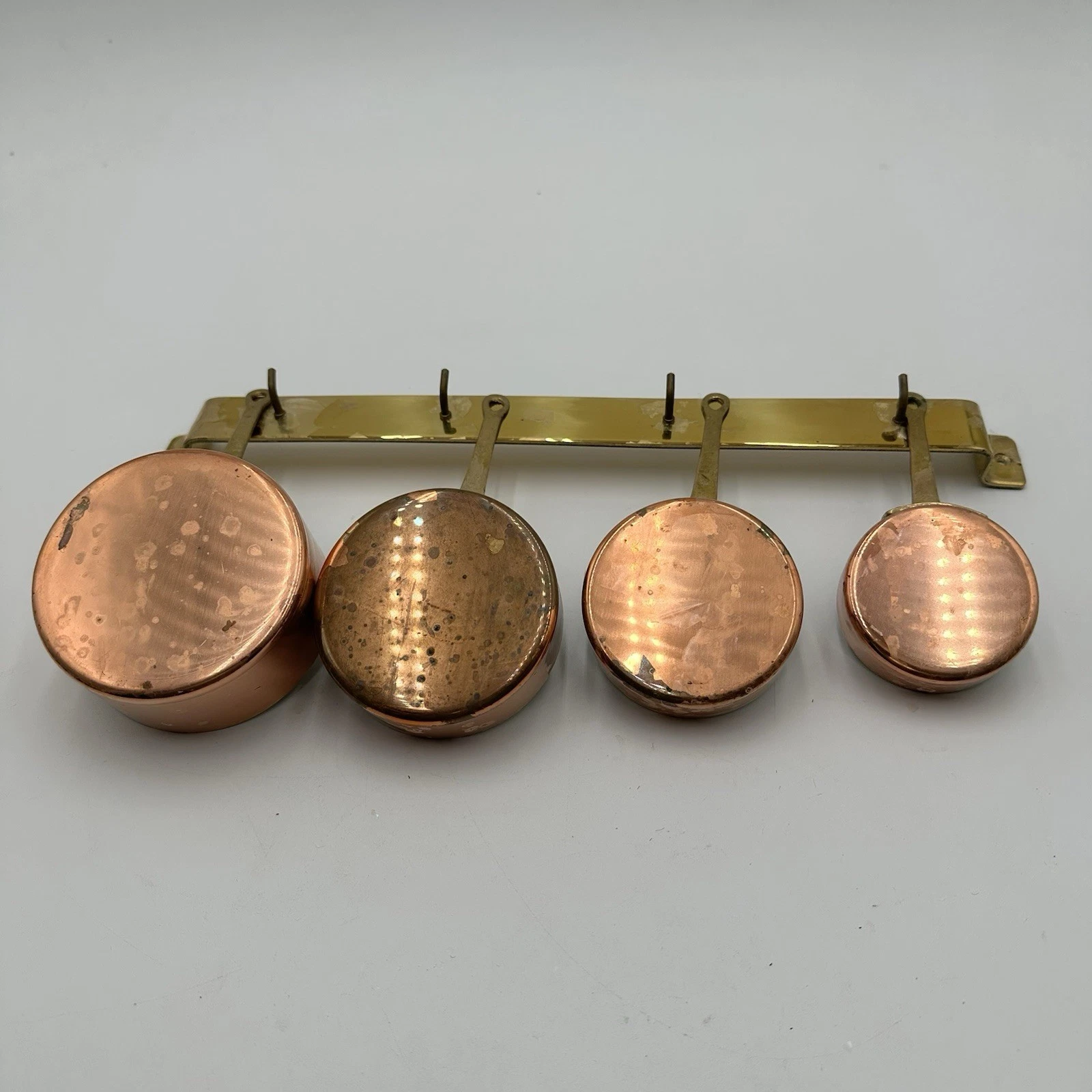 williams sonoma grande cuisine Vintage Copper Brass Measuring Cups Wall Rack H7
Opens in a new windo