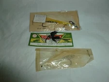 3 Vintage Unbranded Carded Fly Fishing Flies  Lot K-887
