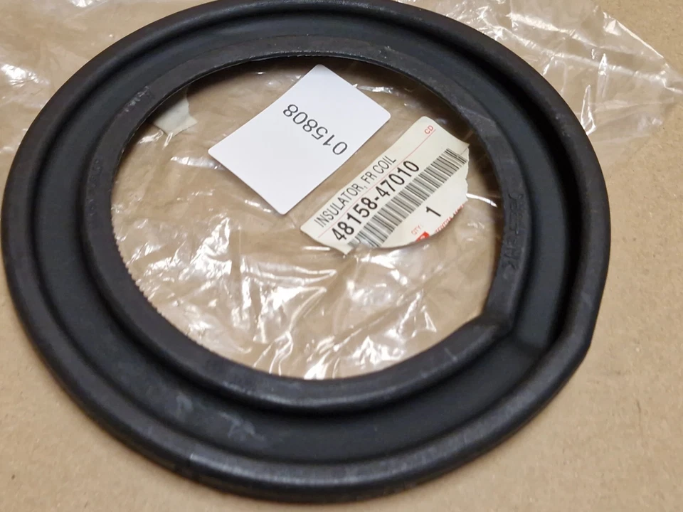 Montaje de goma de resorte helicoidal delantero Toyota Corolla E120 E130 48158-47010 genuino NUEVO Foto 4 de 4