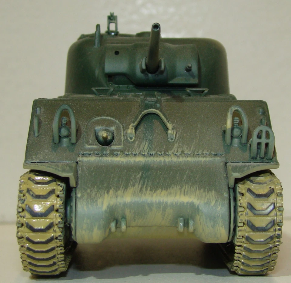 Corgi, US51009 USMC M4A3 Sherman Tank C Co Tarawa, 1943 Colorado - Image 4 of 4