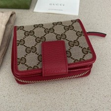 $1,185 New Authentic GUCCI Wallet Signature C...