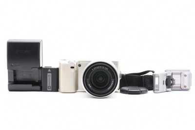 SONY NEX-5 14.2MP Mirrorless Digital Camera w/ 18-55mm F/3.5-5.6 OSS [Near Mint]