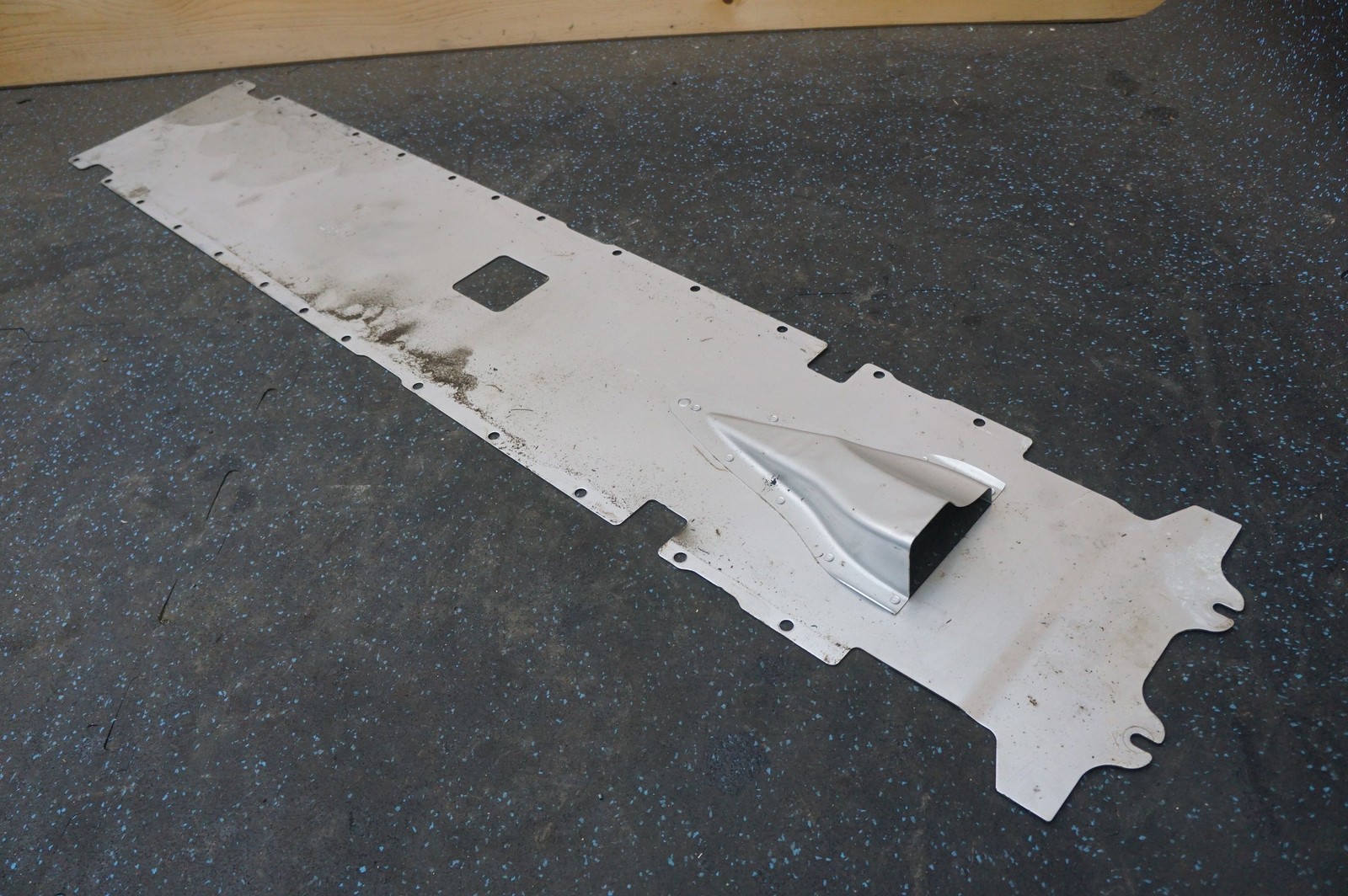 Underbody Skid Plate Trim Panel 4S0825102B OEM Audi R8 LMS GT4 2018