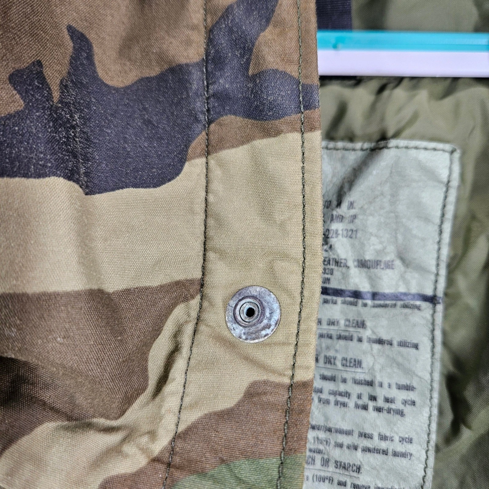 US Military Extended Cold Weather Parka Mens XL Hooded Camo Woodland Jacket - product detail image 16