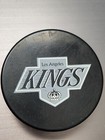 LOS ANGELES KINGS NHL VINTAGE OFFICIAL HOCKEY PUCK INGLASCO made in CANADA — photo 1