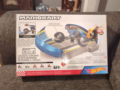 Hot Wheels Mario Kart Chain Chomp Track Set w Donkey Kong Die-Cast Kart 2021