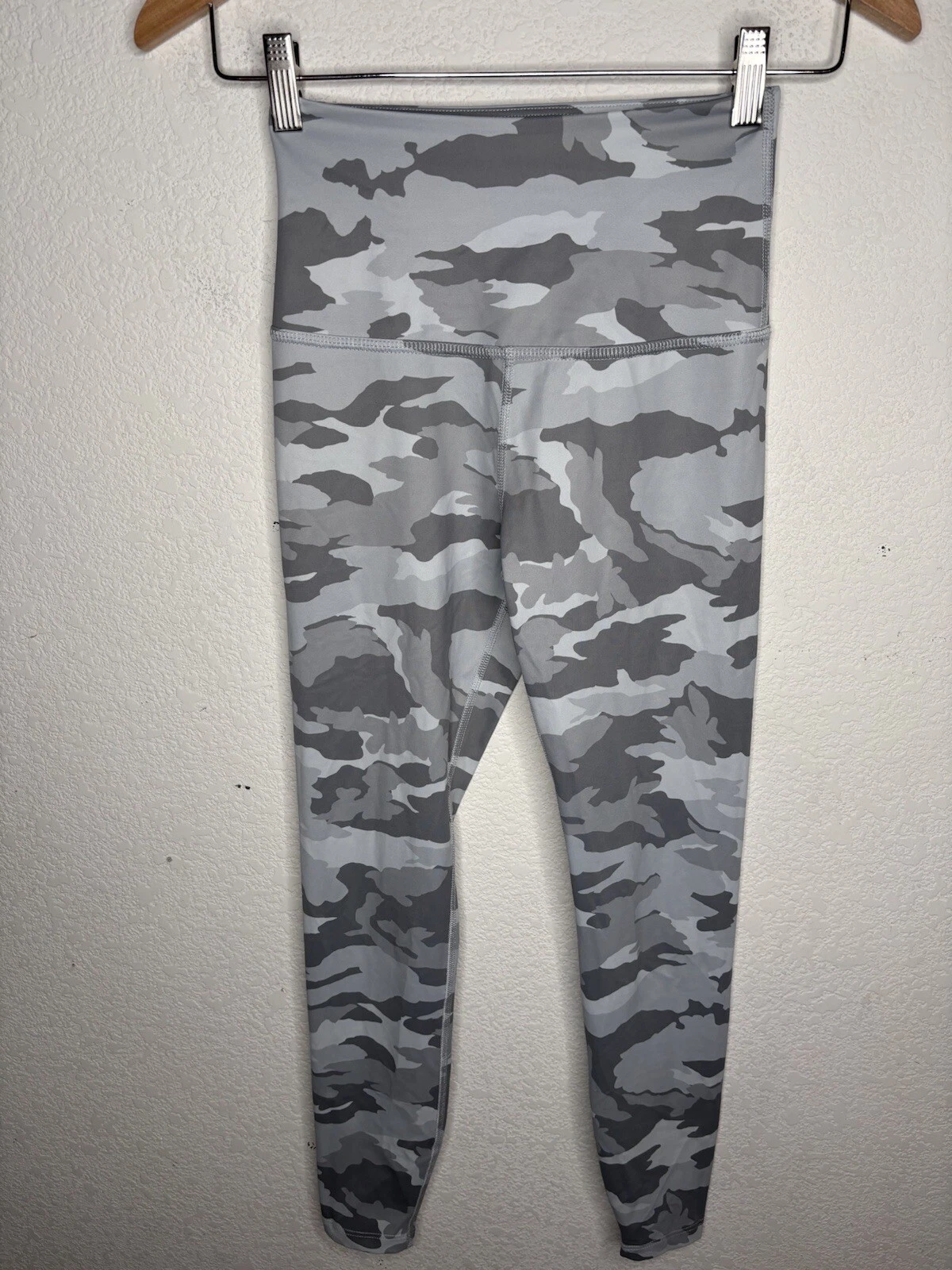 beyond-yoga olympus high waisted midi camouflauge leggings