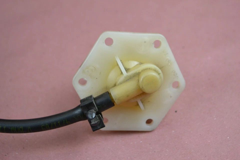 BMW K1300GT K1300 2009 2010 2011 FILTRO CARBÓN ACTIVADO VÁLVULA DE SEGURIDAD Foto 4 de 4