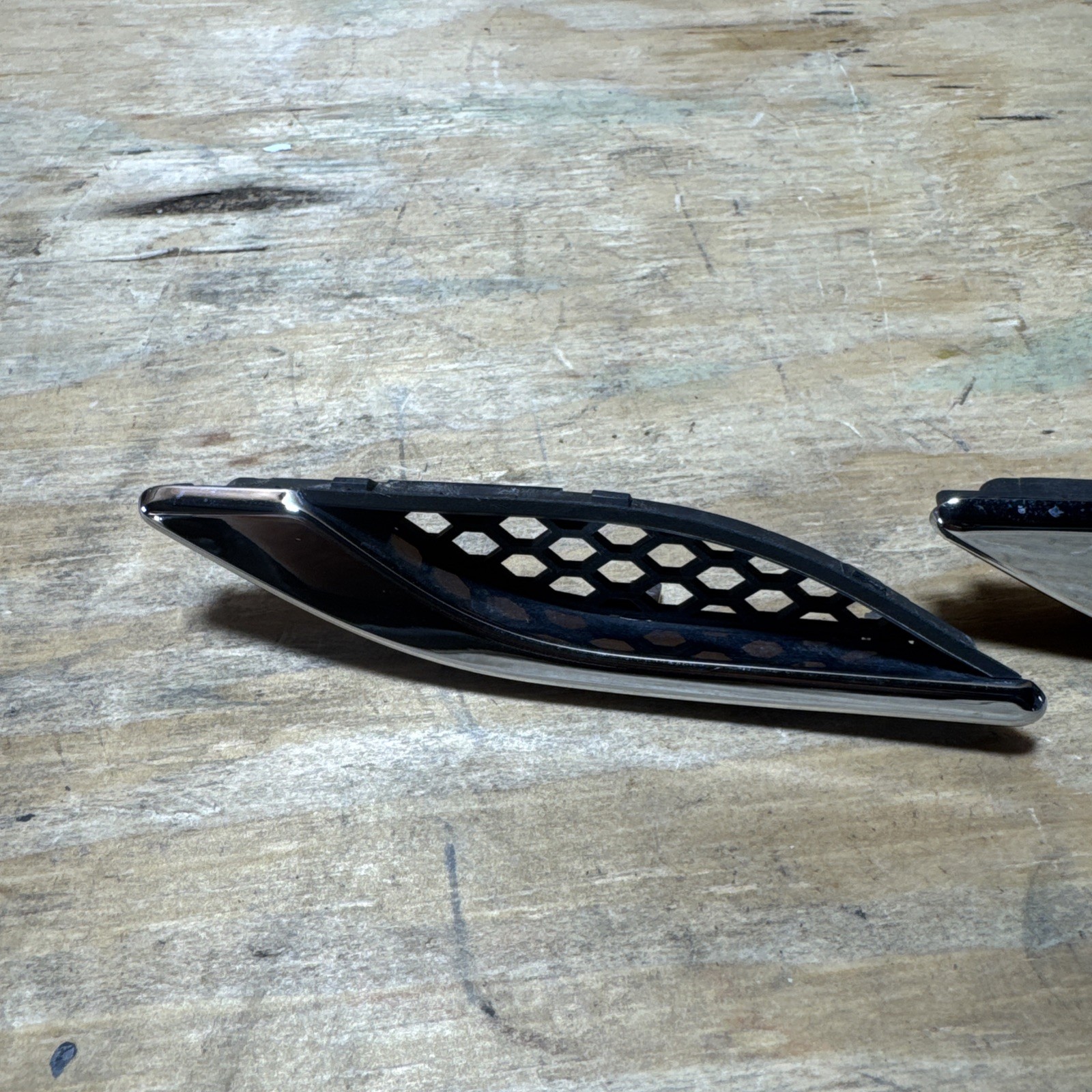17-21 Maserati Ghibli RWD Front Driver Left Side Fender Air Vent Grille Set of 3
