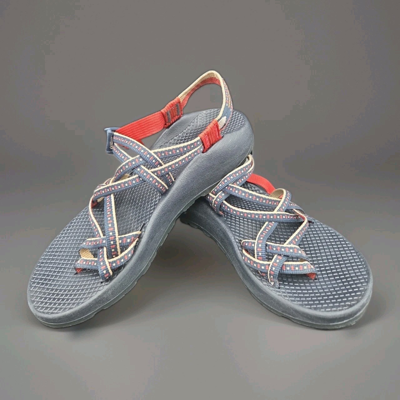 Sandalias clásicas para mujer Chaco x The Landmark Project Smokey Bear ZX2 talla 8 M...