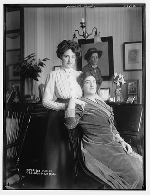 Photo:Berta Morena 1900s Portrait Women Interior Mirror