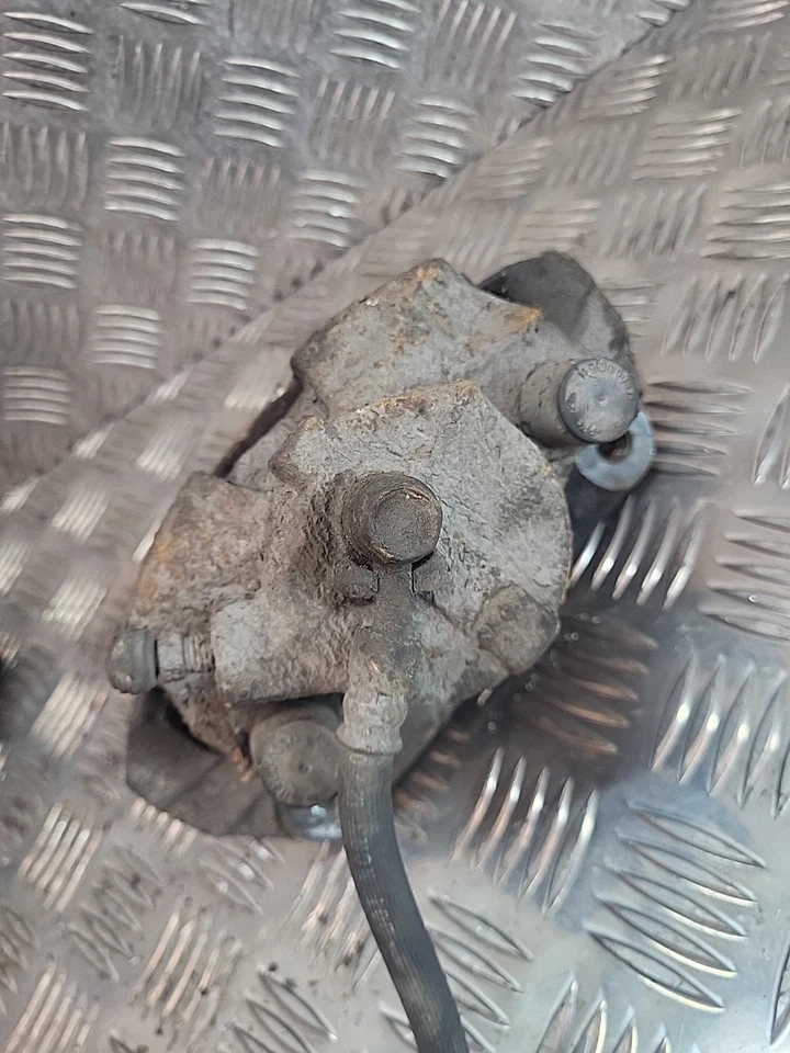 PINZA DELANTERA DERECHA + IZQUIERDA HONDA ACCORD 2.2cdti 2004 Foto 4 de 4