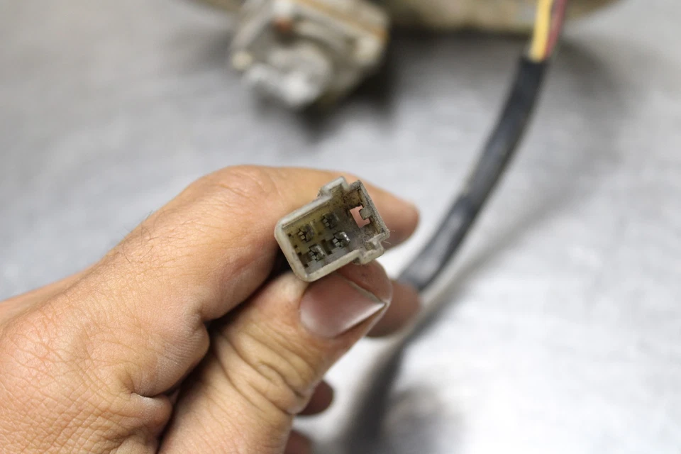 97-00 SUZUKI GSXR600 FUEL PUMP GAS PETROL SENDER UNIT 15100-34E00 TESTED - Изображение 3 из 4