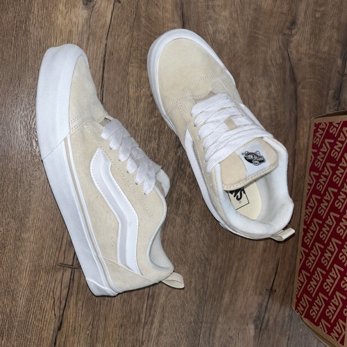 VANS Knu-Skool Men’s Low Top Suede Lace Up Sneakers Beige/White New Box