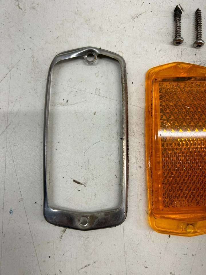 1975 - 1978 Datsun 240Z-260Z-280Z 侧标记灯带安装边框 SAEPIA69 — 第 3/4 张图片