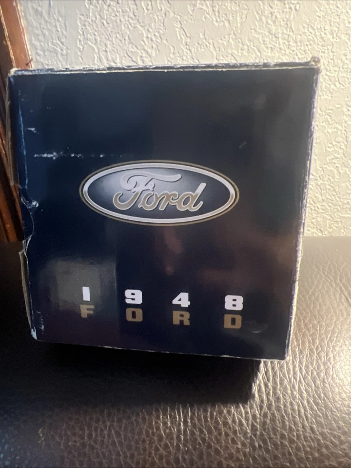 Ford Liberty Classic 1948 edición limitada fundido a presión coleccionista True Value  Foto 4 de 4