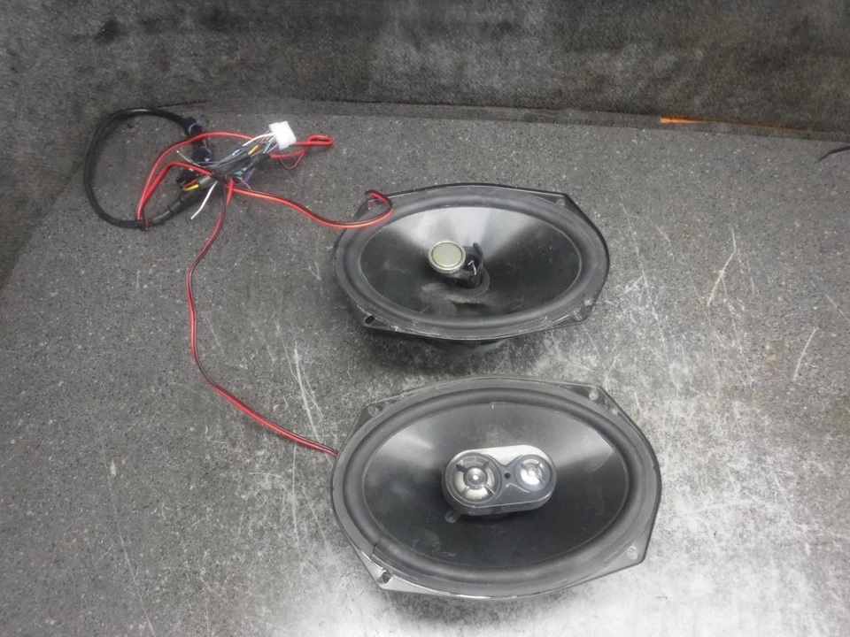 00 Altavoces Suzuki Intruder 1500 VL1500 83H Foto 2 de 3