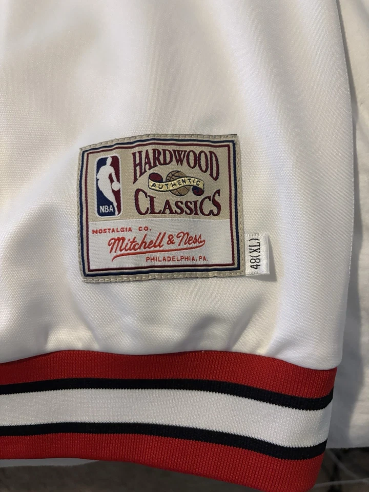 Chicago Bulls Hardwood Classic Shooting Shirt Size XL NBA Basketball White USED - Image 2 of 4