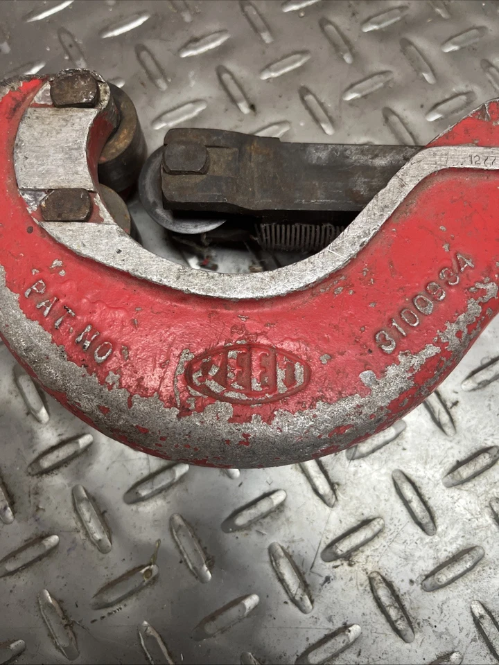 Reed Pipe Cutter Pat No. 3100834 – Heavy Duty Vintage Tool – Made in USA - Image 3 of 4