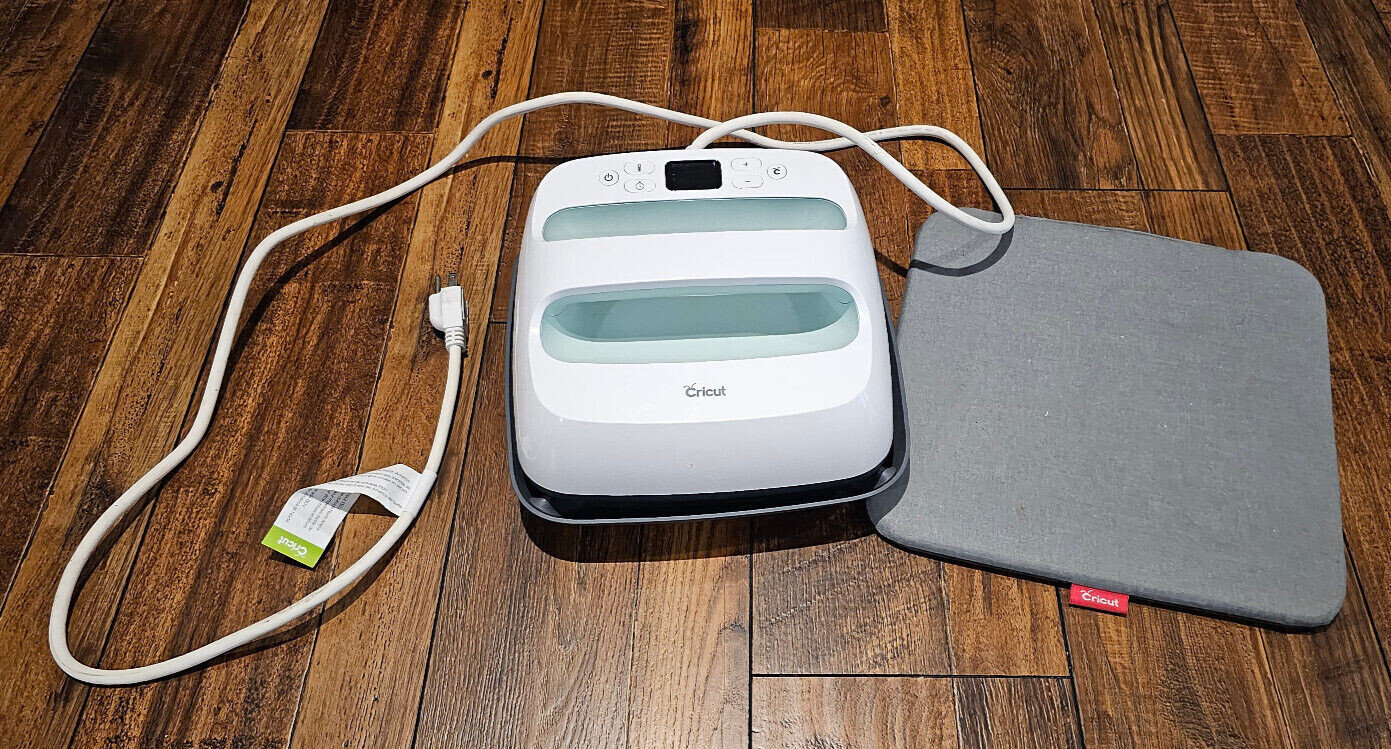 Cricut Easy Press 2 Heat Press 9"x9" Mint w/ Cricut Easy Press Mat