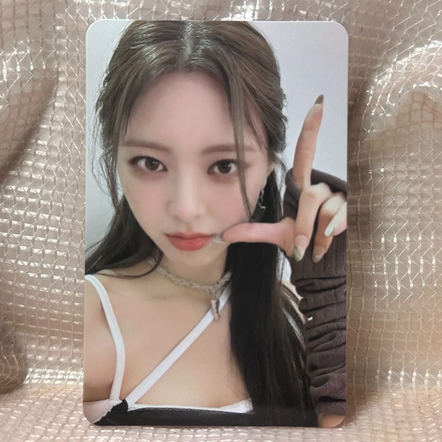 Yuna Official Photocard Itzy Cheshire Limited Edition Jyp Ent Kpop