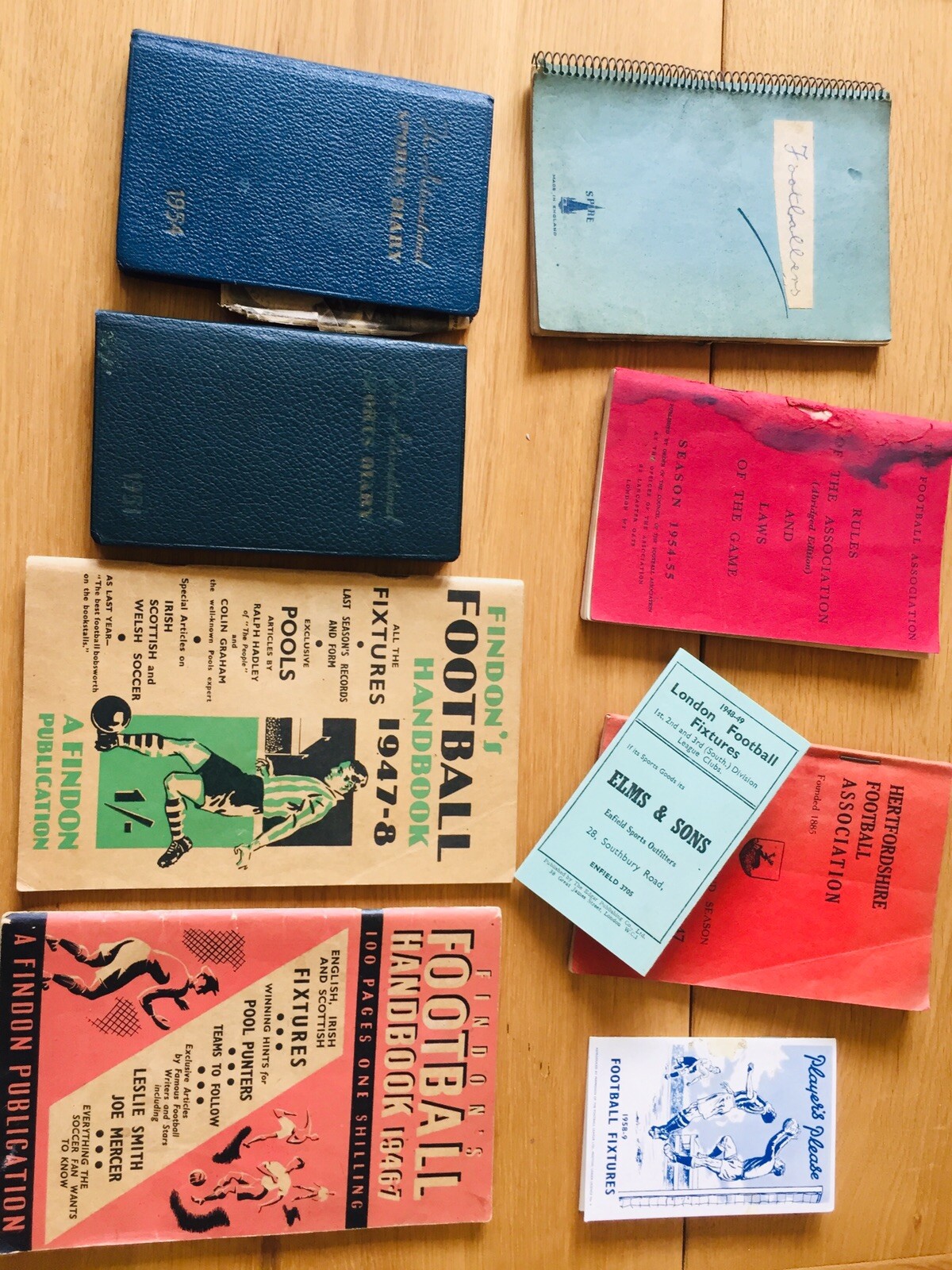 Collectionn Of Findon’s Football Handbooks/diarys/rule Books
