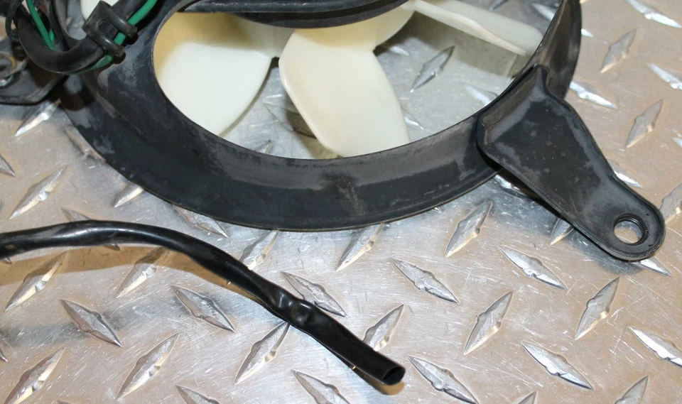 1989 KAWASAKI NINJA 750R ВЕНТИЛЯТОР ОХЛАЖДЕНИЯ РАДИАТОРА ДВИГАТЕЛЯ 59502-1068 - Изображение 2 из 4