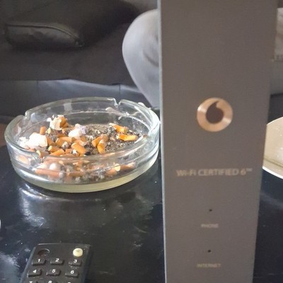 Vodafone WLAN Router Wi Fi 6 Certified in Schwarz (Frontansicht)