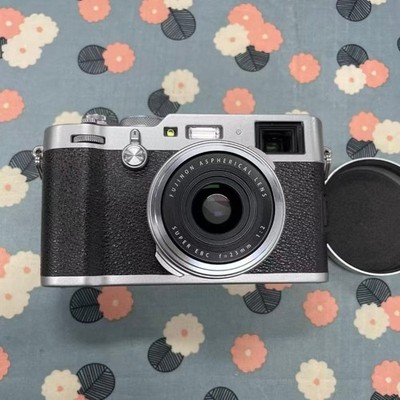 Good Condition Fujifilm X100F Digital Camera Fully Tested w battery charger