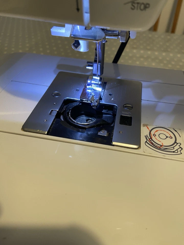 Silber 9000BE Computer Nähmaschine. Kostenloser Versand auf das britische Festland. - Bild 4 von 4