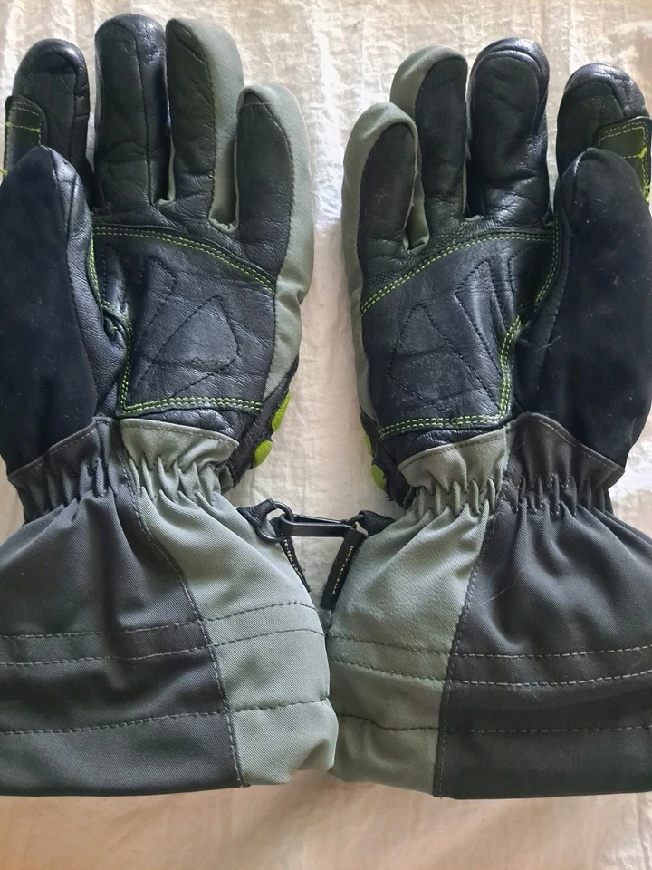 Guantes Gore-Tex Diamante Negro Para Hombre Medianos Negros Forrados de Vellón Escalada Goretex Foto 3 de 4