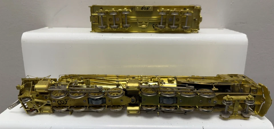 Sunset Brass HO Scale Southern Pacific Cab Forward 4-8-8-2 Steam Loco & Tender - Image 4 of 4