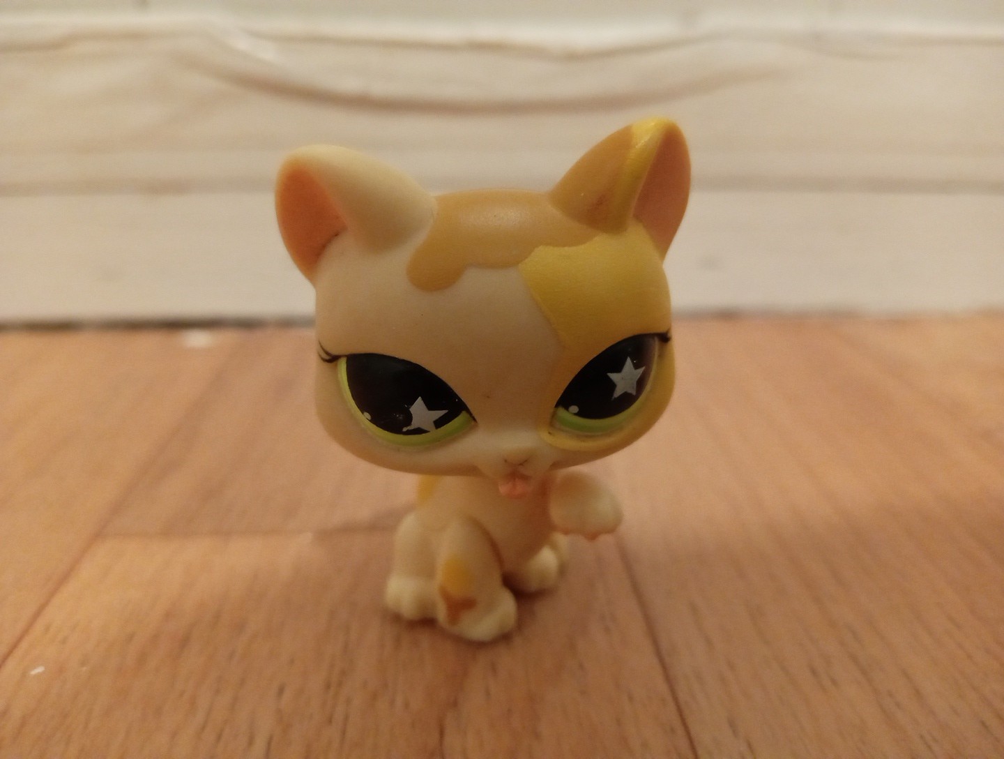 Littlest Pet Shop chat jaune avec grands yeux verts étoilés en plastique