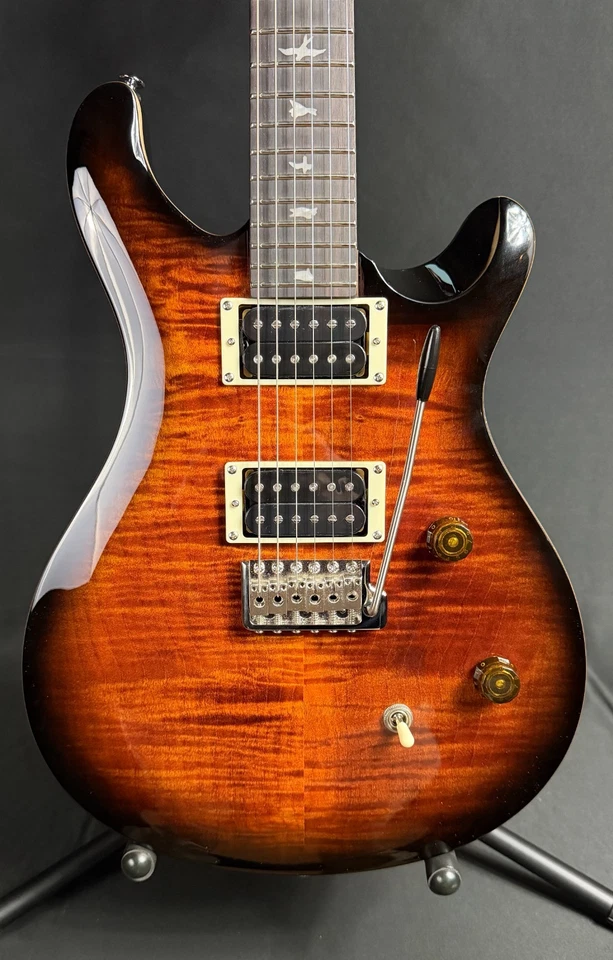 PRS CE 24 Maple Top Chitarra Elettrica Black Gold Burst con Borsa Gig (393) - Immagine 2 di 4