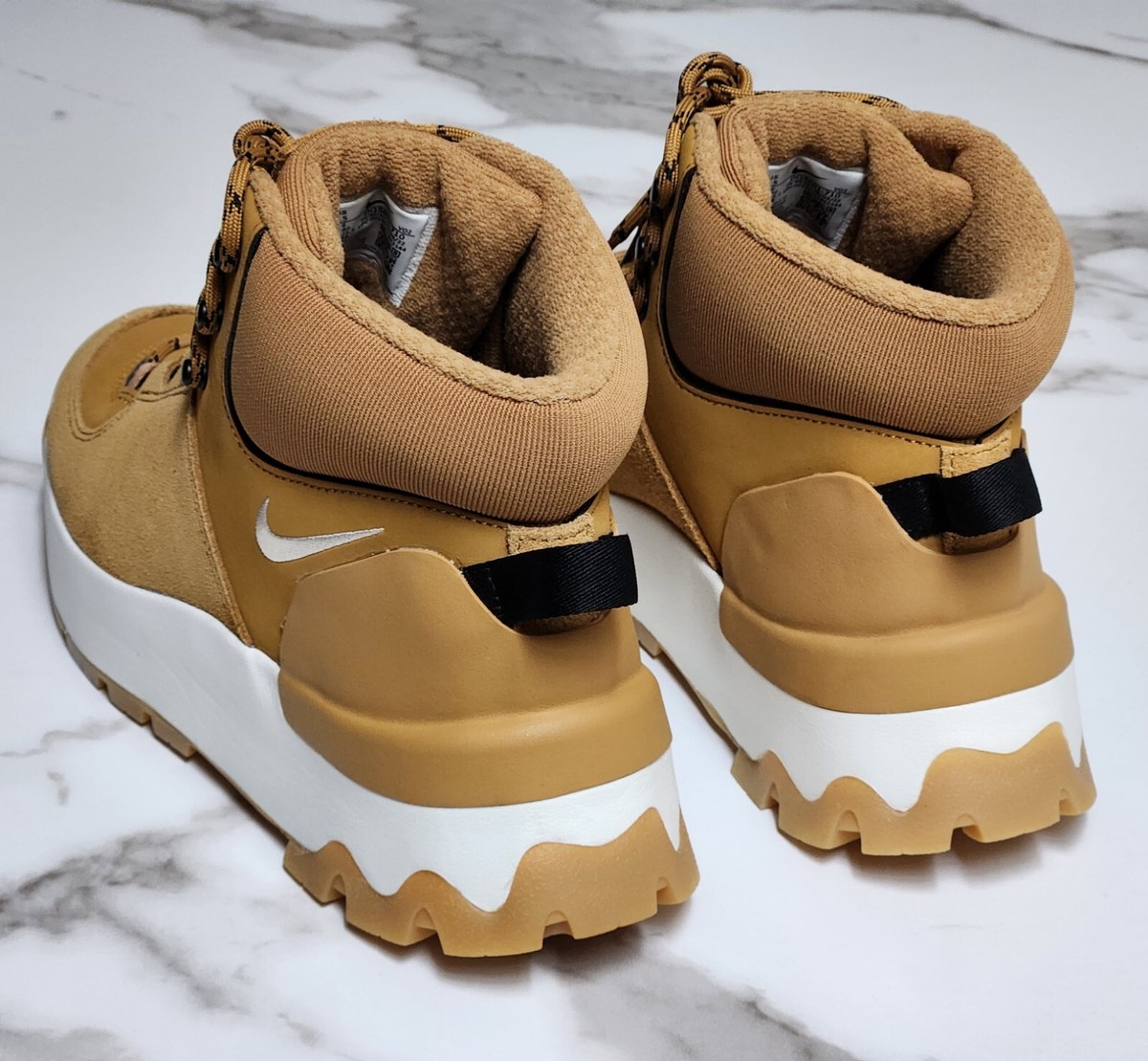 Nike City Classic Boots Women's 8.5 Mid Top Leather Sneakers Nike City Classic Boots Women's 8.5 Mid Top Leather Sneakers