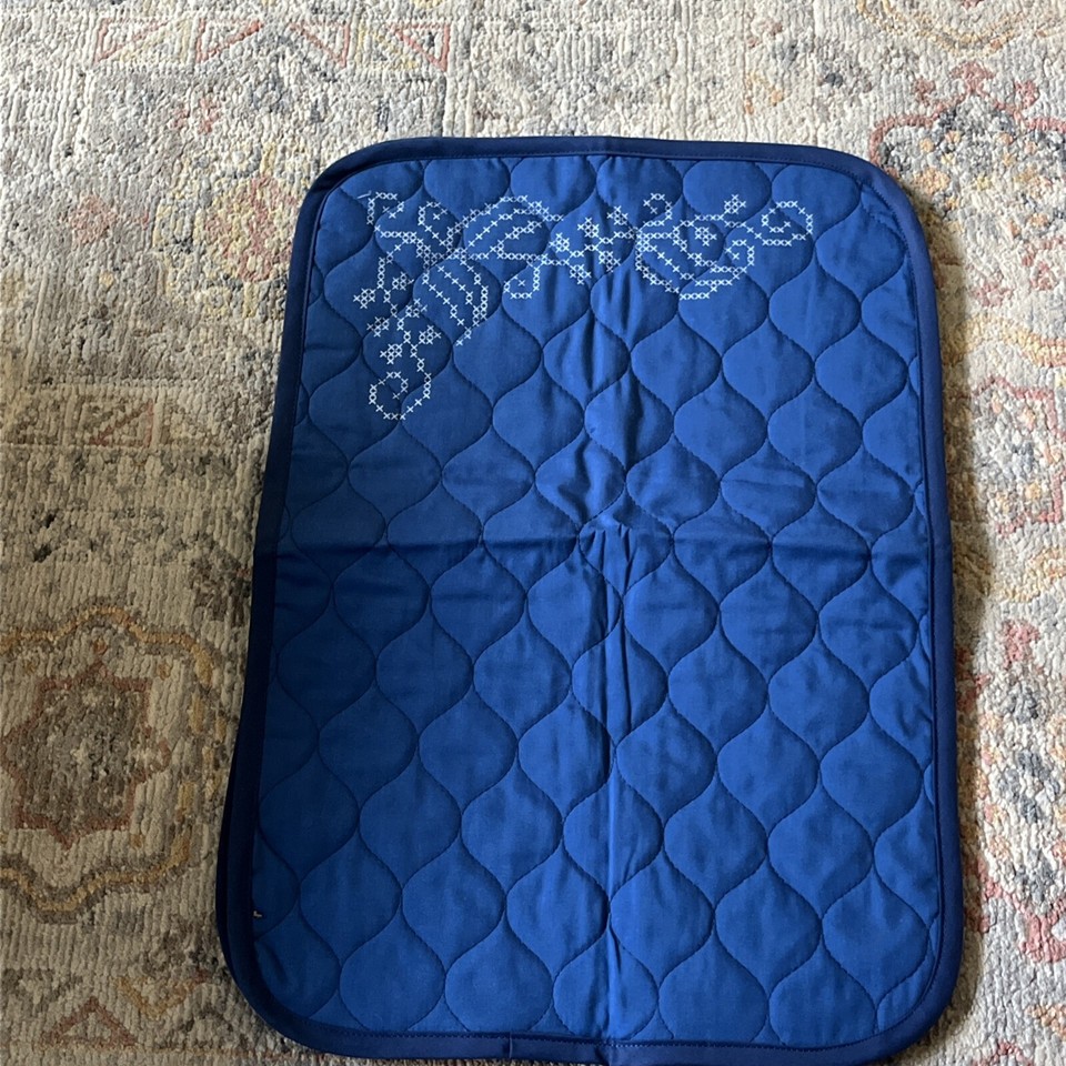 Herrschners 542700 Quaint Snowflakes Blue & White Placemats & Napkins