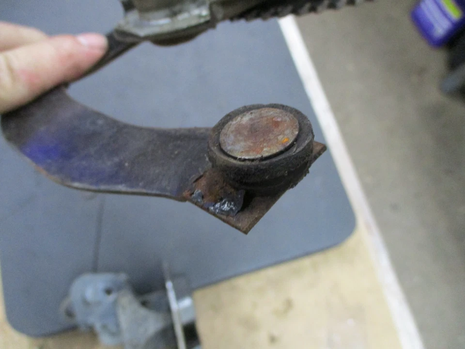 Cadillac Serie 62 1949 sedán ventana trasera derecha regulador usado Foto 3 de 4