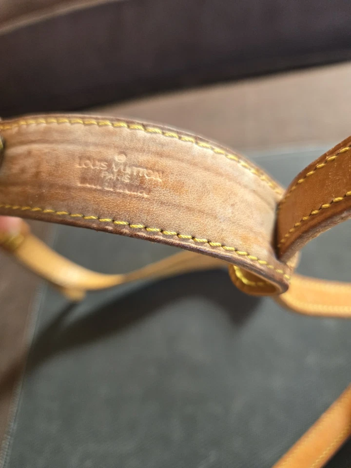 Bandolera Louis Vuitton años 90 auténtica con correa Foto 2 de 4