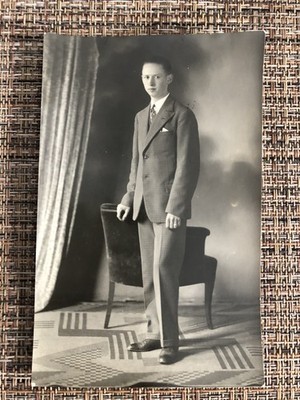 Vintage Fotokarte junge Mann,   Postkarte Portrait  um 1929,