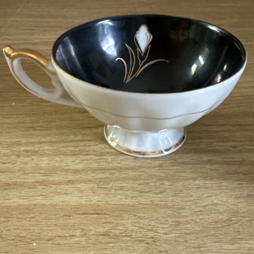 Hand painted VTG White With Black Interior teacup white iris made in Japan. - Picture 10 of 10