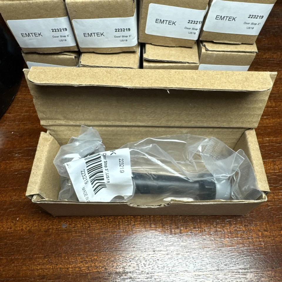 Tope de puerta de zócalo Emtek 3" en negro plano - 2232 US19 Foto 2 de 4