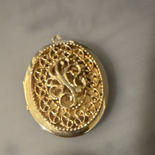 Gold Tone Oval Photo Locket Pendant Initial S Filigree Love Theme Metal No Stone