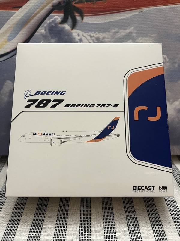 1:400 JC Wings  B 787-8 Air Japan