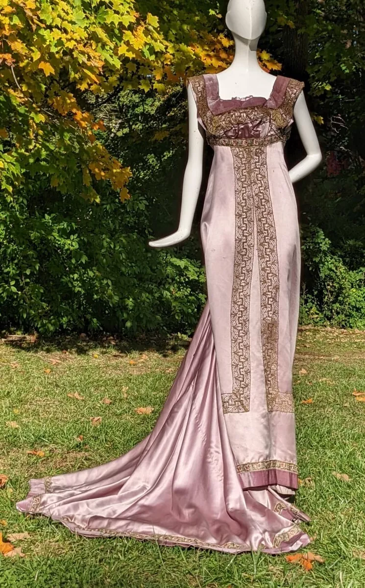 EDWARDIAN MAUVE PINK SILK SATIN EVENING DRESS W GOLD LAME LACE & LONG TRAIN