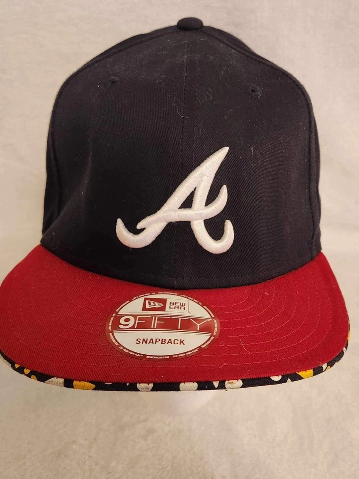 New Era Men's Atlanta Braves 2022 Postseason Side Patch 9Fifty SnapBack Hat - Image 3 of 4