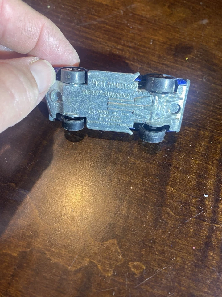 Hot Wheels Redline 1969 Mighty Maverick esmalte azul hecho en Hong Kong Foto 4 de 4