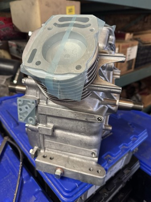 #ad Briggs amp; Stratton Gas Engine Short block MODEL 30 HORZ 494056 New Motor In Box $650.00