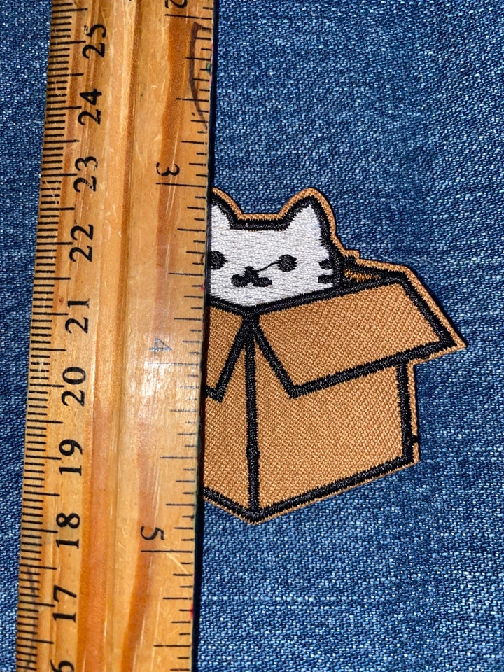 CAT IN A BOX Embroidered PATCH Sew Iron NEW 9.5 - Image 3 of 3