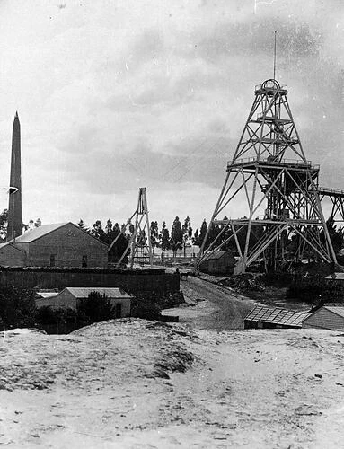 Poppet Head & Surface Workings of Lansell's 222 Mine Bendigo 1890 OLD PHOTO - Picture 1 of 1