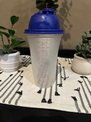tupperware quick shake container-no Insert